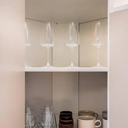 New Bright & Quiet Floor Apartment