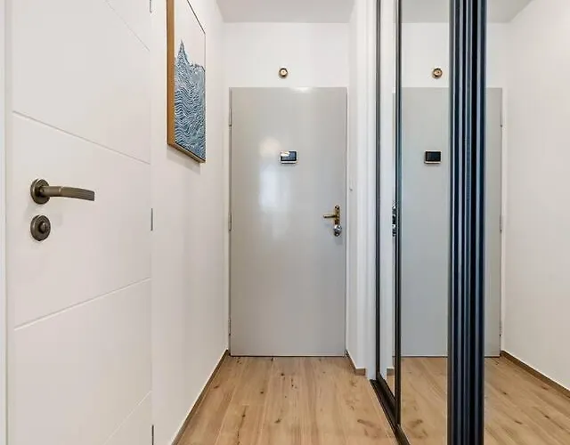 New Bright & Quiet Floor Apartment